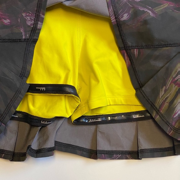 Lululemon Bundle skirt/ jacket Sz 4 - Picture 5 of 5